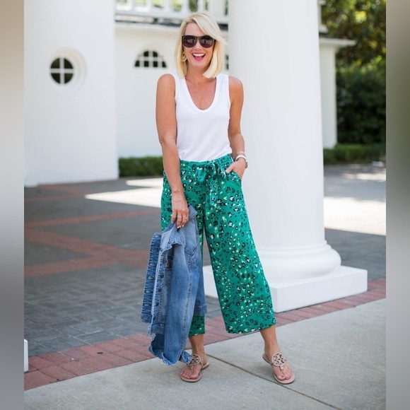 Halogen Green and Black Leopard Print Wide Leg Cropped Pants Size Medium - Picture 5 of 9